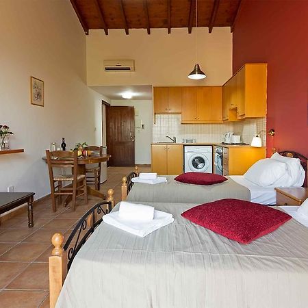G&E Beach Apartments Polis Dış mekan fotoğraf
