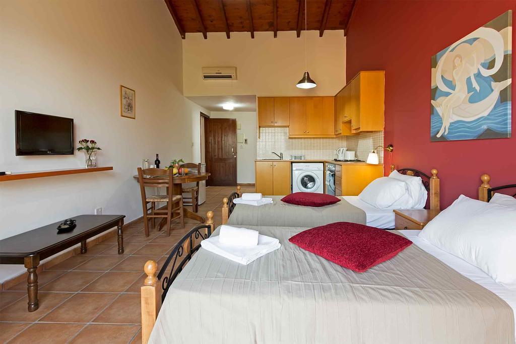 G&E Beach Apartments Polis Dış mekan fotoğraf