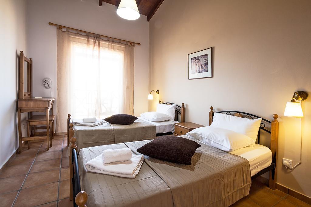 G&E Beach Apartments Polis Dış mekan fotoğraf