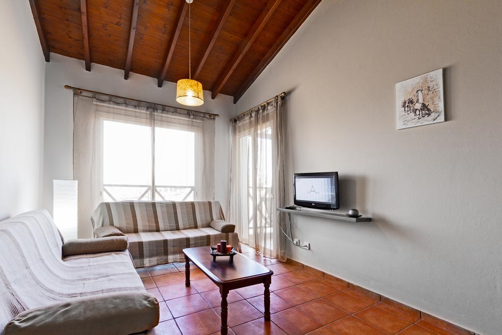 G&E Beach Apartments Polis Dış mekan fotoğraf