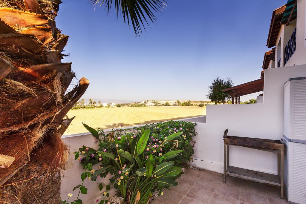 G&E Beach Apartments Polis Dış mekan fotoğraf