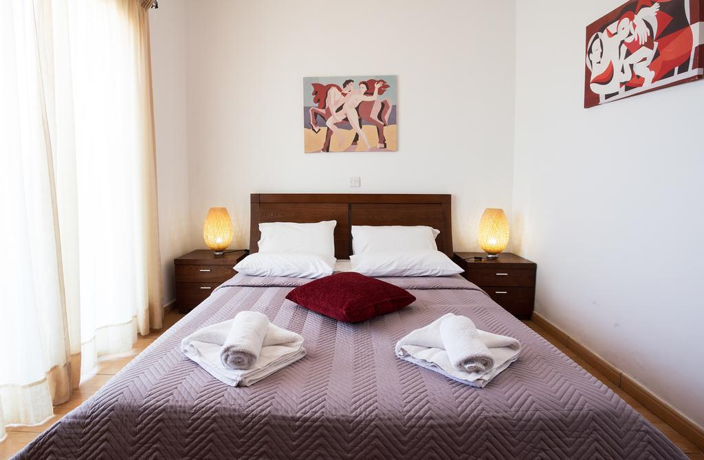 G&E Beach Apartments Polis Dış mekan fotoğraf