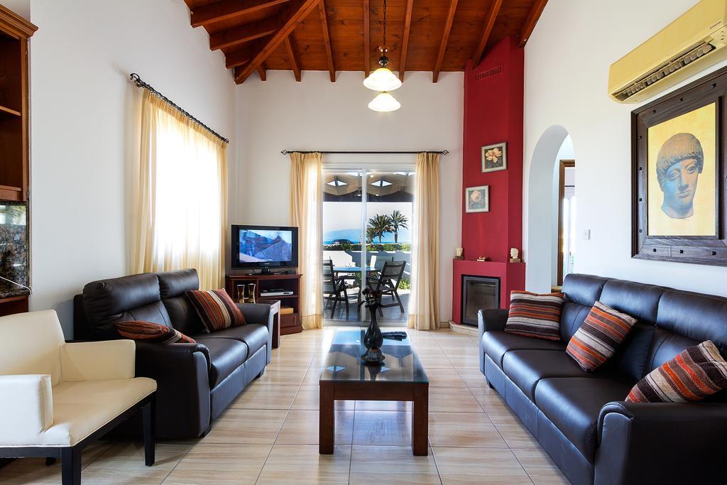 G&E Beach Apartments Polis Dış mekan fotoğraf